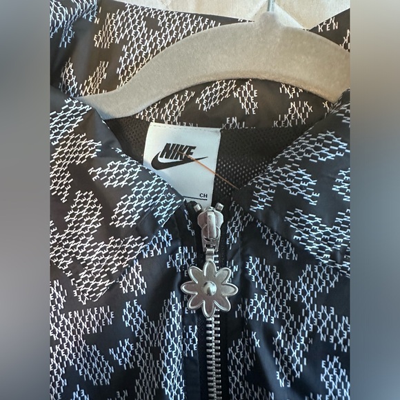 WOMEN'S NIKE SPORTSWEAR AOP WOVEN JACKET - Picture 5 of 10